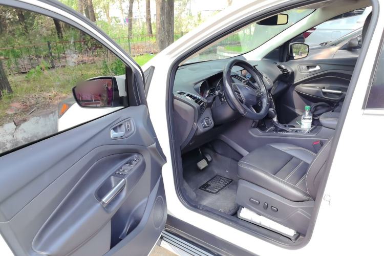 Used Ford Kuga 2017 EcoBoost 180 Two-Wheel-Drive Luxury Wing Edition Driver Seat