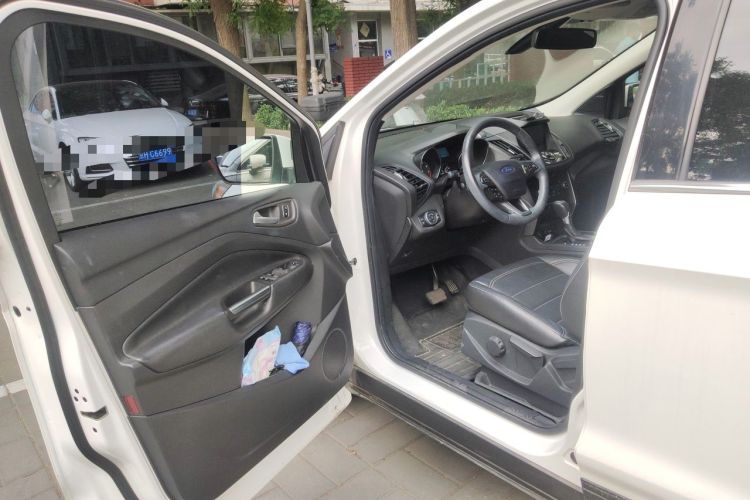 Used Ford Kuga 2017 EcoBoost 180 Two-Wheel-Drive Platinum Edition Driver Seat