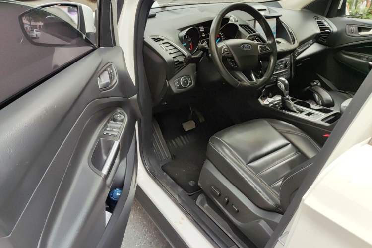 Used Ford Kuga 2017 EcoBoost 180 Two-Wheel-Drive Luxury Wing Edition Driver Seat