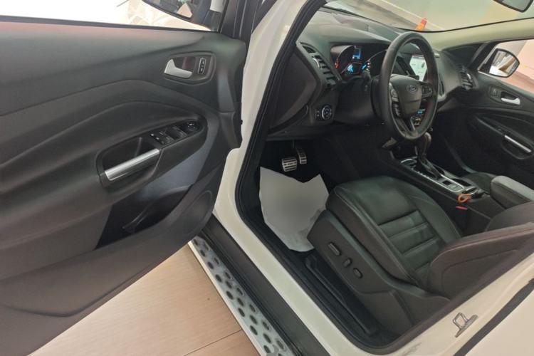 Used Ford Kuga 2017 EcoBoost 180 Two-Wheel-Drive Luxury Wing Edition Driver Seat