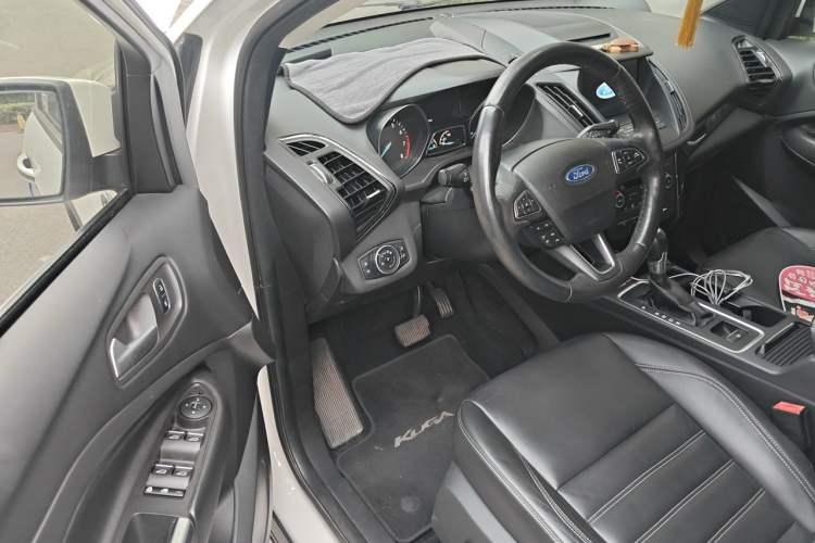 Used Ford Kuga 2017 EcoBoost 180 Two-Wheel-Drive Luxury Wing Edition Driver Seat