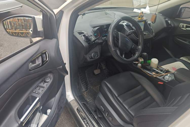 Used Ford Kuga 2017 EcoBoost 180 Two-Wheel-Drive Luxury Wing Edition Driver Seat