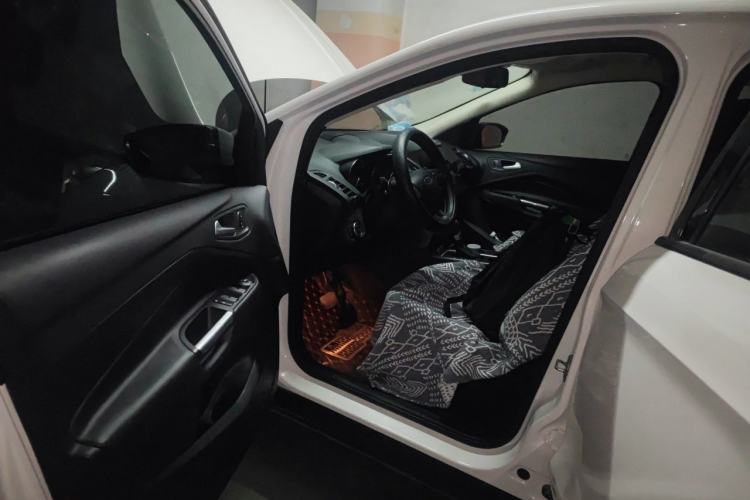 Used Ford Kuga 2017 EcoBoost 180 Two-Wheel-Drive Elite Trim Driver Seat