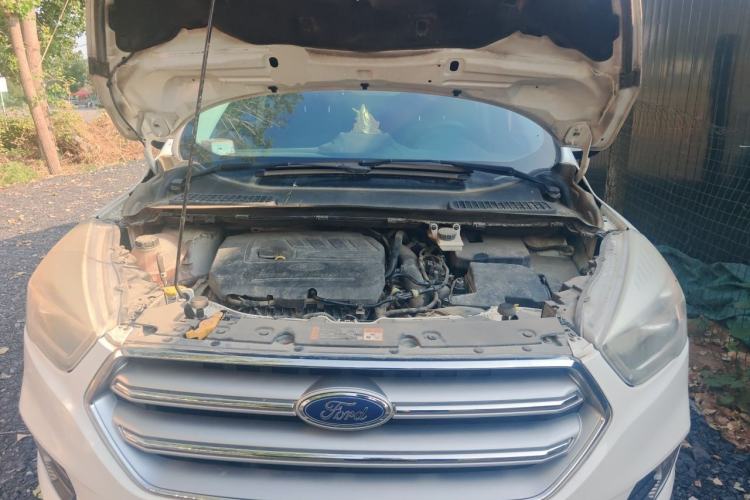 Used Ford Kuga 2017 EcoBoost 180 Two-Wheel-Drive Tiger Leap Model Engine Bay