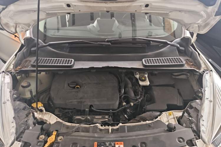 Used Ford Kuga 2017 EcoBoost 180 Two-Wheel-Drive Tiger Leap Model Engine Bay