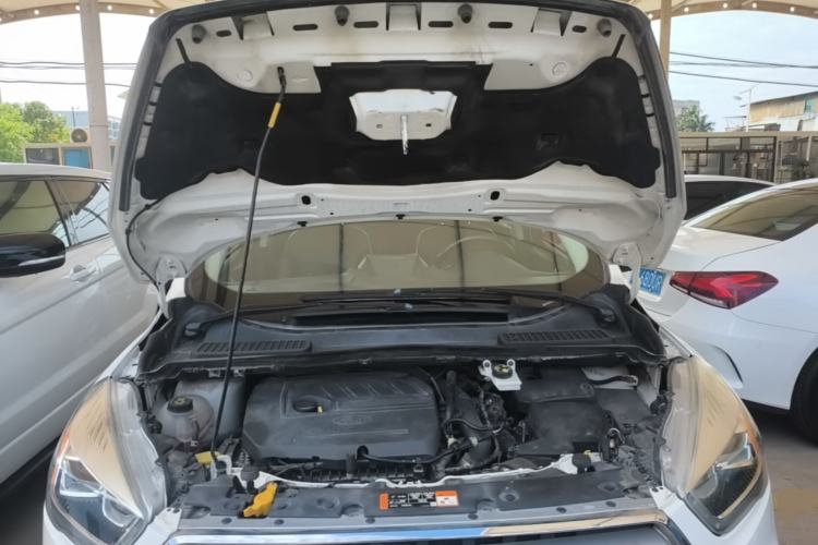 Used Ford Kuga 2017 EcoBoost 180 Two-Wheel-Drive Tiger Leap Model Engine Bay