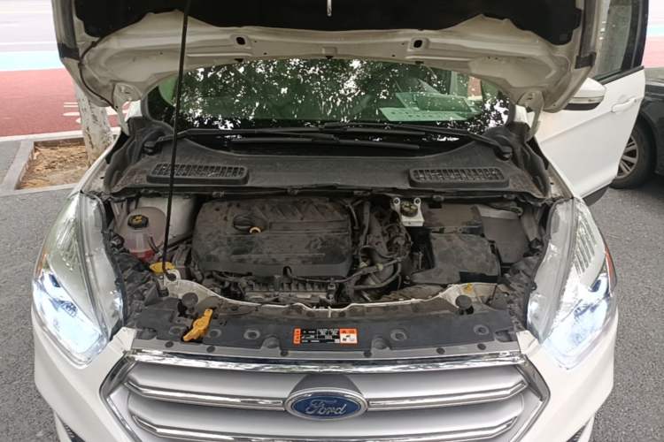 Used Ford Kuga 2017 EcoBoost 180 Two-Wheel-Drive Tiger Leap Model Engine Bay