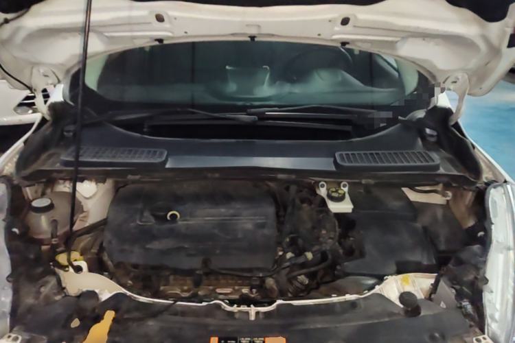 Used Ford Kuga 2017 EcoBoost 180 Two-Wheel-Drive Tiger Leap Model Engine Bay