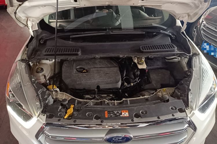 Used Ford Kuga 2017 EcoBoost 180 Two-Wheel-Drive Tiger Leap Model Engine Bay