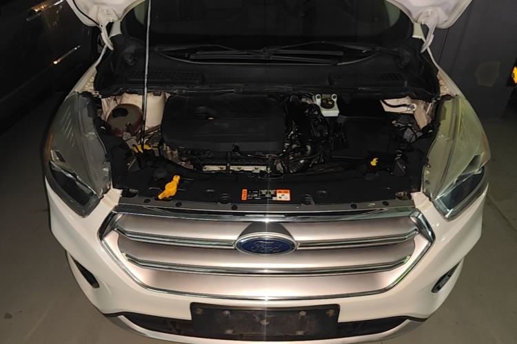 Used Ford Kuga 2017 EcoBoost 180 Two-Wheel-Drive Tiger Leap Model Engine Bay