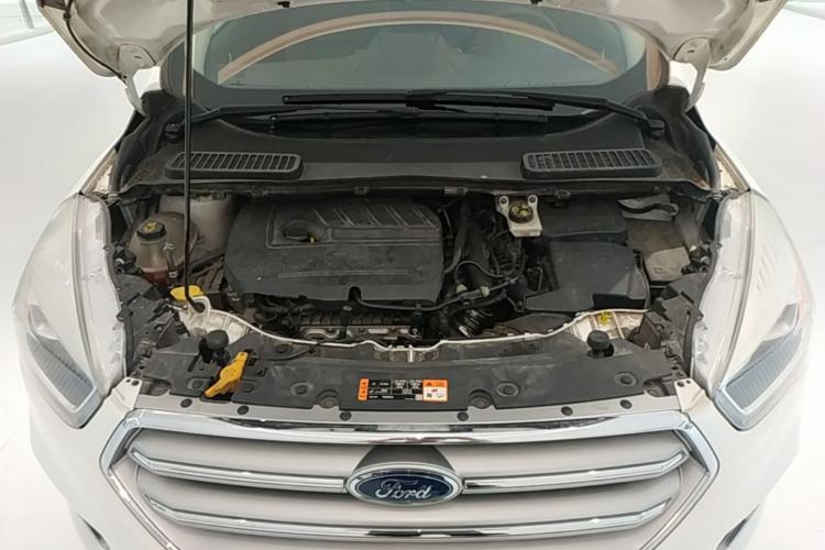 Used Ford Kuga 2017 EcoBoost 180 Two-Wheel-Drive Tiger Leap Model Engine Bay