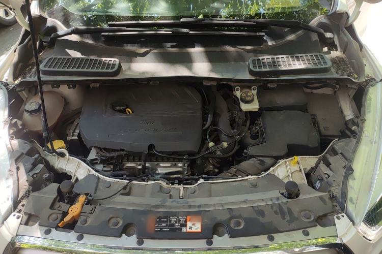 Used Ford Kuga 2017 EcoBoost 180 Two-Wheel-Drive Tiger Leap Model Engine Bay