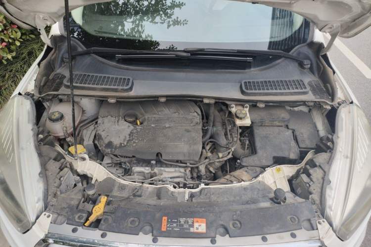 Used Ford Kuga 2017 EcoBoost 180 Two-Wheel-Drive Tiger Leap Model Engine Bay