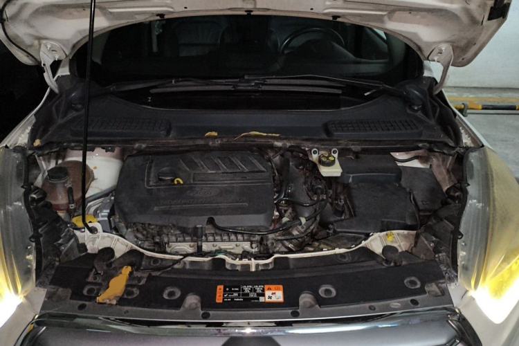 Used Ford Kuga 2017 EcoBoost 180 Two-Wheel-Drive Tiger Leap Model Engine Bay