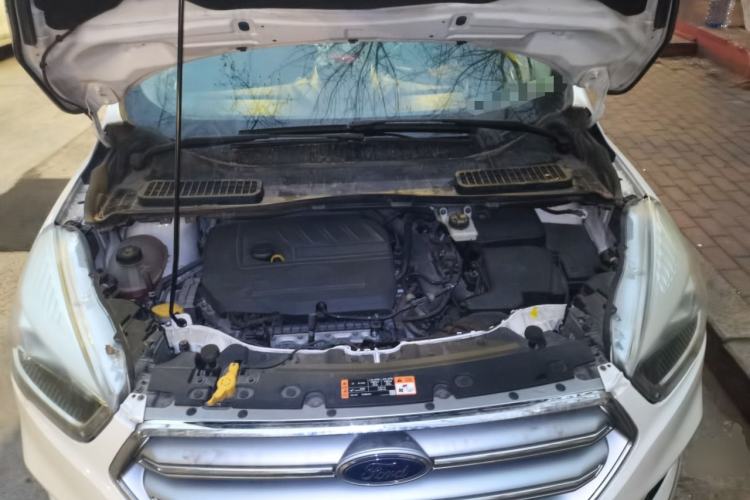 Used Ford Kuga 2017 EcoBoost 180 Two-Wheel-Drive Tiger Leap Model Engine Bay