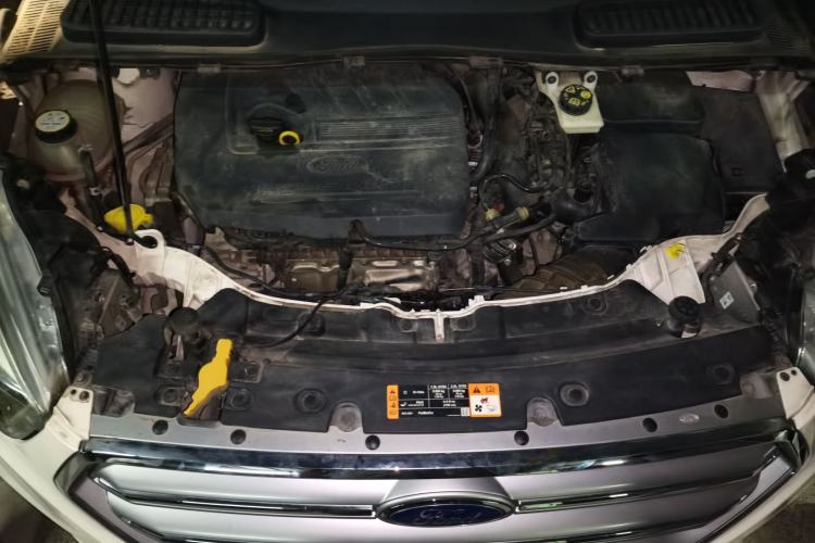 Used Ford Kuga 2017 EcoBoost 180 Two-Wheel-Drive Tiger Leap Model Engine Bay