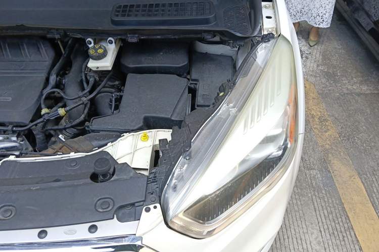 Used Ford Kuga 2017 EcoBoost 180 Two-Wheel-Drive Tiger Leap Model Engine Bay Left