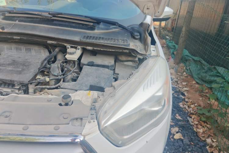 Used Ford Kuga 2017 EcoBoost 180 Two-Wheel-Drive Tiger Leap Model Engine Bay Left