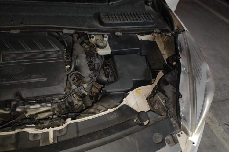 Used Ford Kuga 2017 EcoBoost 180 Two-Wheel-Drive Platinum Edition Engine Bay Left