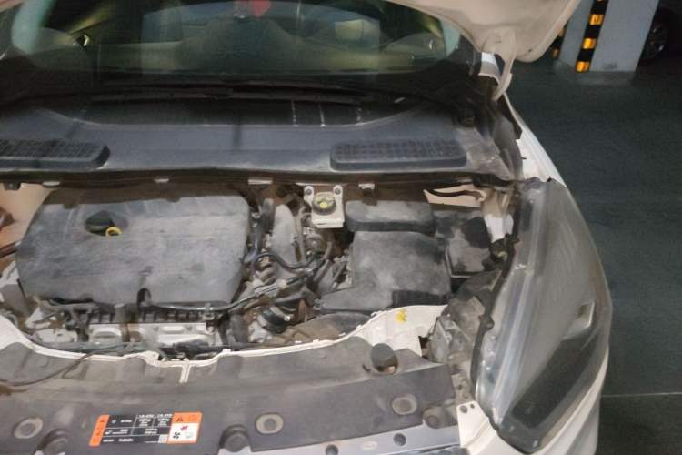 Used Ford Kuga 2017 EcoBoost 180 Two-Wheel-Drive Tiger Leap Model Engine Bay Left