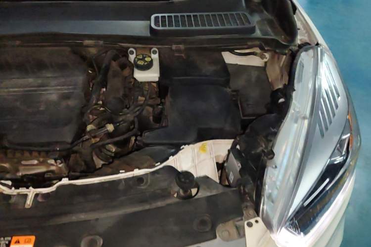 Used Ford Kuga 2017 EcoBoost 180 Two-Wheel-Drive Tiger Leap Model Engine Bay Left