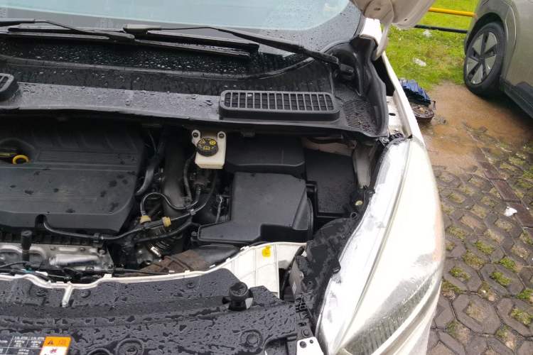 Used Ford Kuga 2017 EcoBoost 180 Two-Wheel-Drive Elite Trim Engine Bay Left
