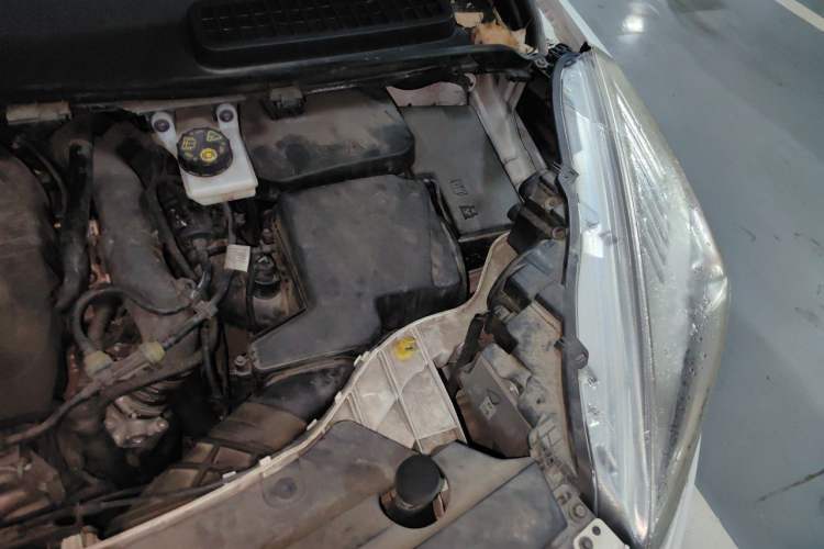 Used Ford Kuga 2017 EcoBoost 180 Two-Wheel-Drive Tiger Leap Model Engine Bay Left