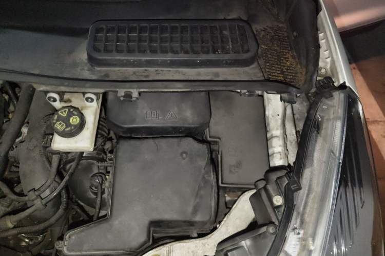 Used Ford Kuga 2017 EcoBoost 180 Four-Wheel Drive Titanium Edition Engine Bay Left