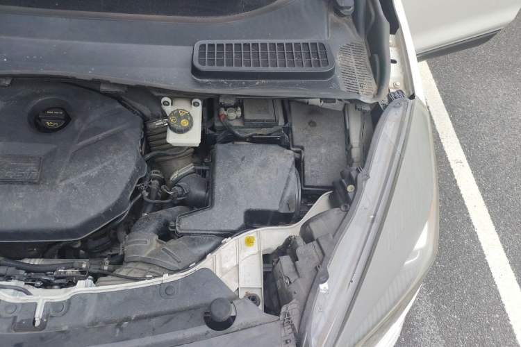 Used Ford Kuga 2017 EcoBoost 245 Four-Wheel-Drive Sport Model Engine Bay Left
