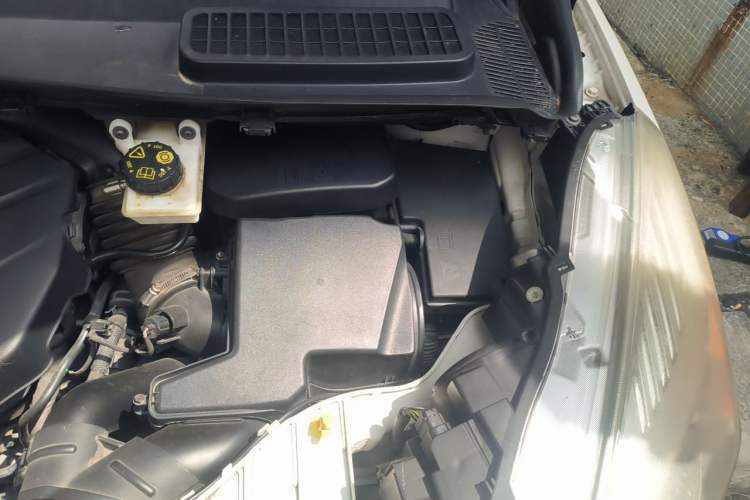 Used Ford Kuga 2017 EcoBoost 245 Four-Wheel Drive Titanium Edition Engine Bay Left