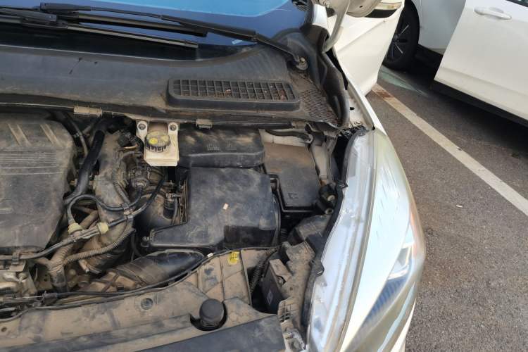 Used Ford Kuga 2017 EcoBoost 180 Two-Wheel-Drive Tiger Leap Model Engine Bay Left