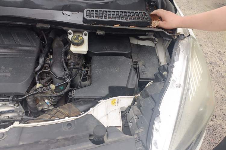 Used Ford Kuga 2017 EcoBoost 180 Two-Wheel-Drive Tiger Leap Model Engine Bay Left