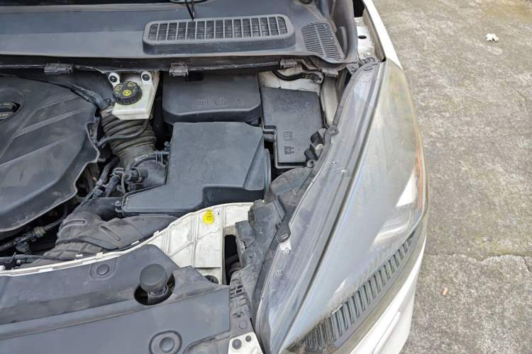 Used Ford Kuga 2017 EcoBoost 245 Four-Wheel-Drive Sport Model Engine Bay Left