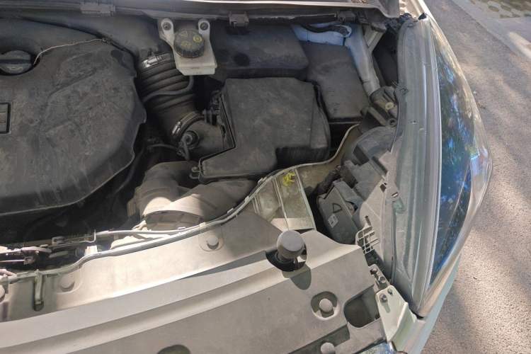 Used Ford Kuga 2017 EcoBoost 245 Four-Wheel-Drive Sport Model Engine Bay Left