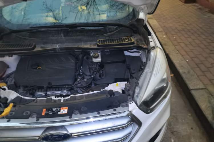 Used Ford Kuga 2017 EcoBoost 180 Two-Wheel-Drive Tiger Leap Model Engine Bay Left
