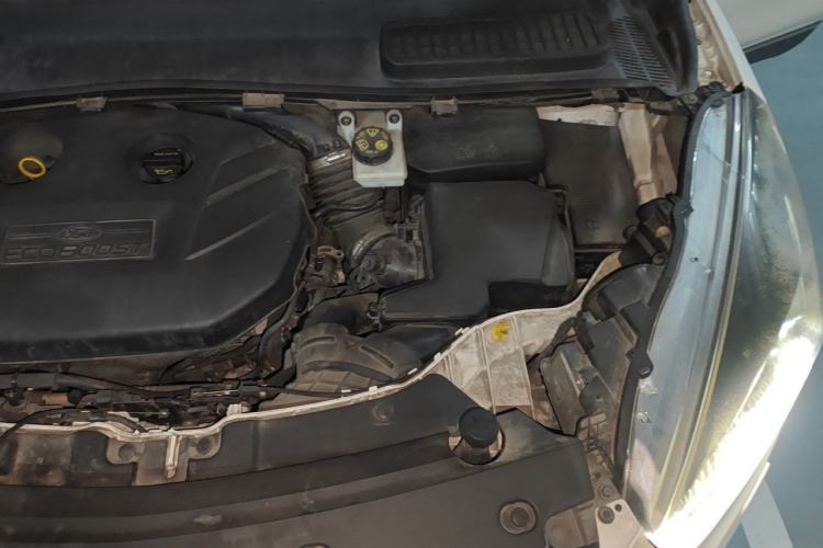 Used Ford Kuga 2017 EcoBoost 245 Four-Wheel-Drive Sport Model Engine Bay Left