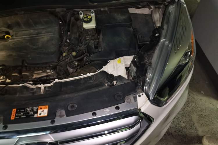 Used Ford Kuga 2017 EcoBoost 180 Two-Wheel-Drive Tiger Leap Model Engine Bay Left