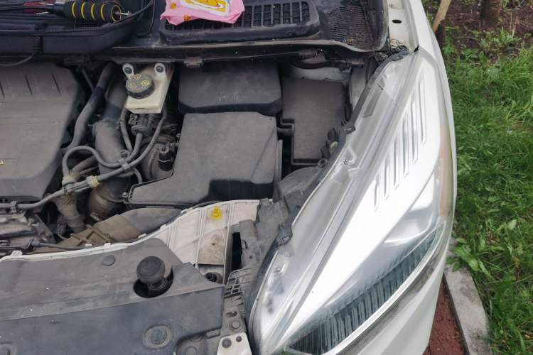 Used Ford Kuga 2017 EcoBoost 180 Two-Wheel-Drive Elite Trim Engine Bay Left