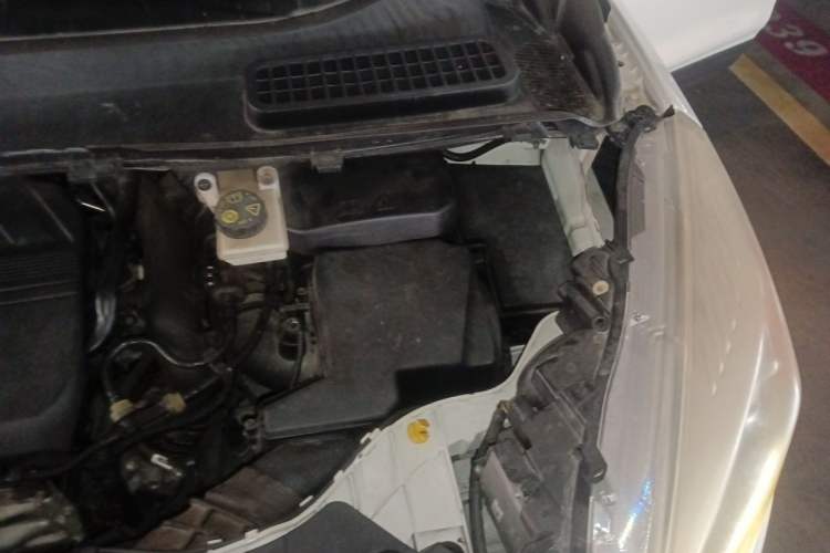 Used Ford Kuga 2017 EcoBoost 180 Two-Wheel-Drive Platinum Edition Engine Bay Left