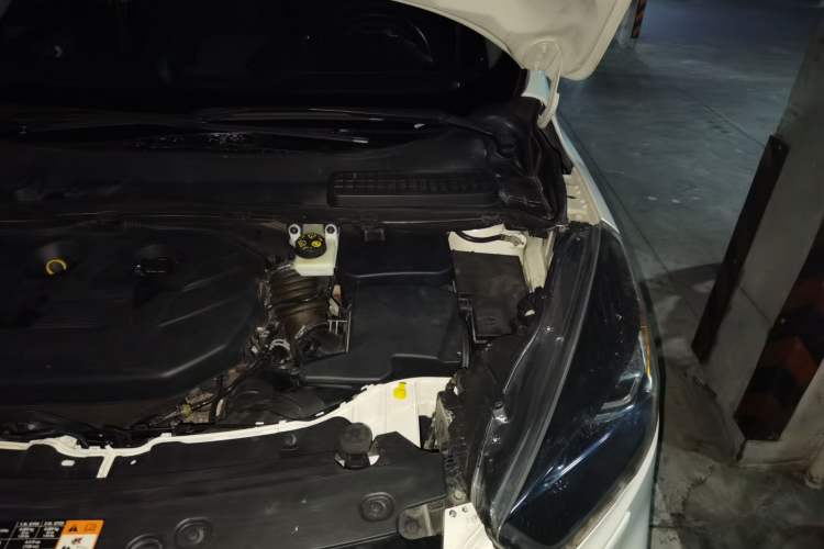 Used Ford Kuga 2017 EcoBoost 245 Four-Wheel-Drive Sport Model Engine Bay Left