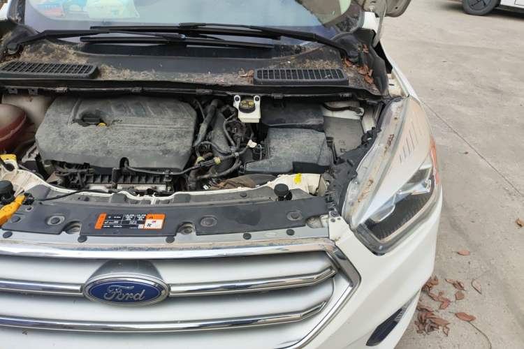 Used Ford Kuga 2017 EcoBoost 180 Two-Wheel-Drive Tiger Leap Model Engine Bay Left