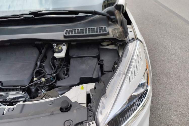 Used Ford Kuga 2017 EcoBoost 180 Two-Wheel-Drive Tiger Leap Model Engine Bay Left