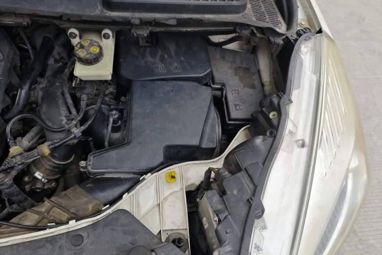 Used Ford Kuga 2017 EcoBoost 180 Two-Wheel-Drive Tiger Leap Model Engine Bay Left