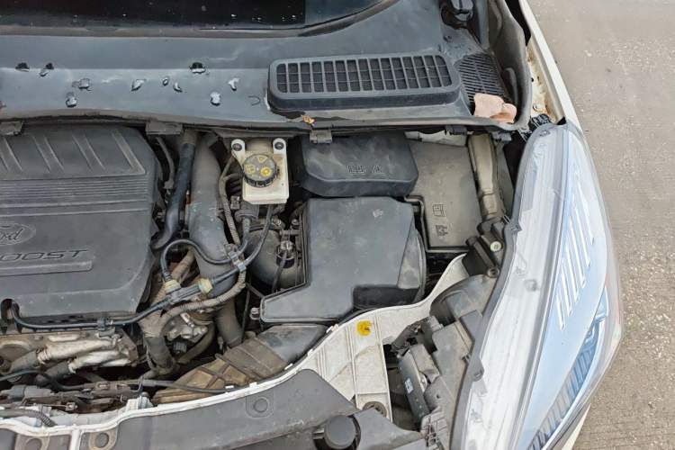 Used Ford Kuga 2017 EcoBoost 180 Two-Wheel-Drive Tiger Leap Model Engine Bay Left