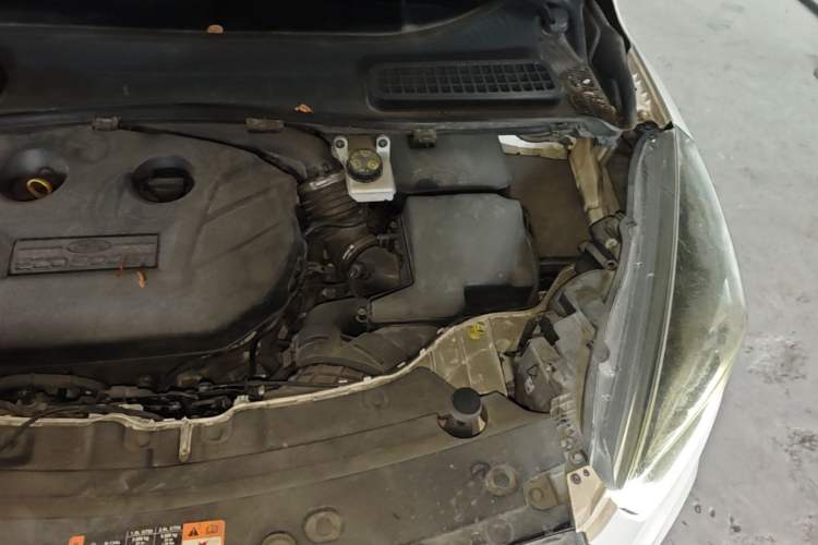 Used Ford Kuga 2017 EcoBoost 245 Four-Wheel-Drive Sport Model Engine Bay Left