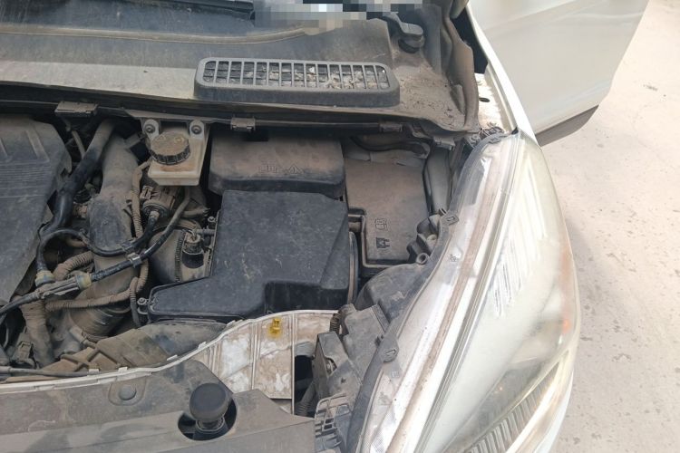 Used Ford Kuga 2017 EcoBoost 180 Two-Wheel-Drive Tiger Leap Model Engine Bay Left