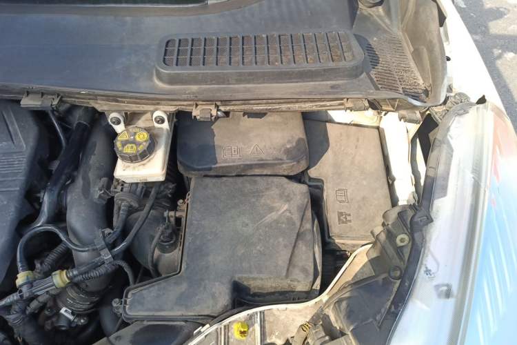 Used Ford Kuga 2017 EcoBoost 180 Two-Wheel-Drive Tiger Leap Model Engine Bay Left