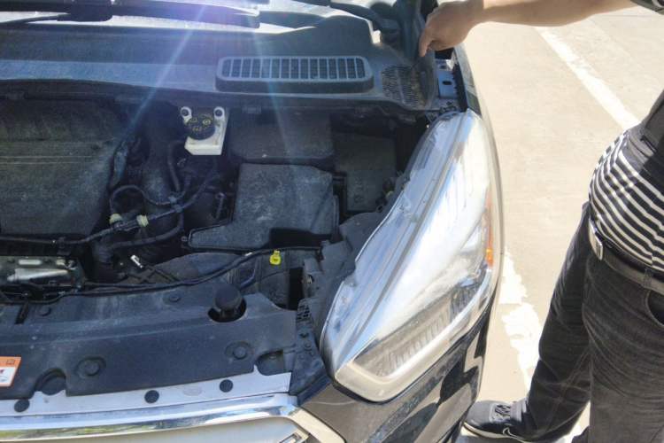 Used Ford Kuga 2017 EcoBoost 180 Two-Wheel-Drive Tiger Leap Model Engine Bay Left