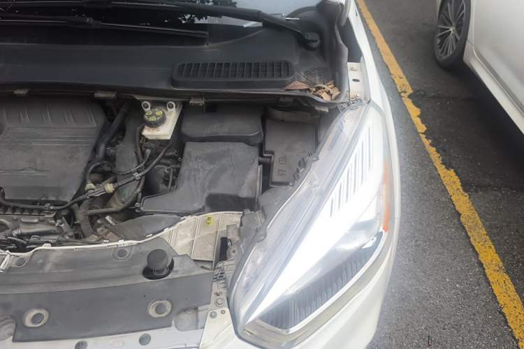 Used Ford Kuga 2017 EcoBoost 180 Two-Wheel-Drive Platinum Edition Engine Bay Left