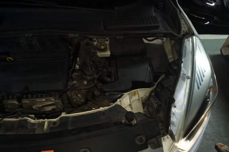Used Ford Kuga 2017 EcoBoost 180 Four-Wheel Drive Luxury Wing Model Engine Bay Left